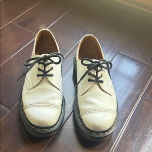 Dr. Martens England made Cream Leather Lace-Up Oxfords size 38.5-39